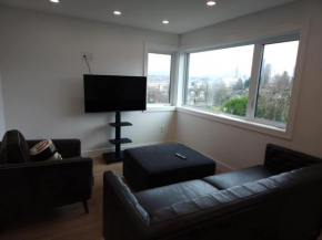 Signature Luxe Top-Floor Townhouse 2BR, 3BA with Stunning Views
